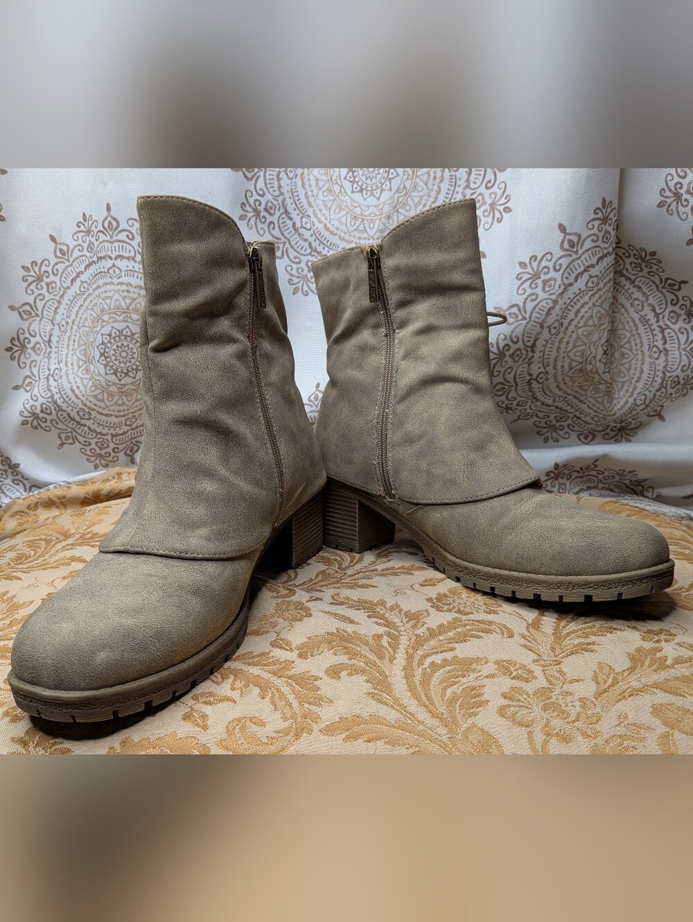 NWOT Muk Luks Women's Faux Suede Beige Gray Side Zip Side Tie Heeled Boots SZ 9